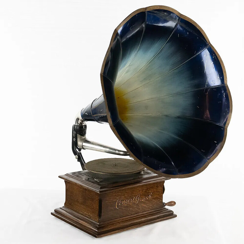 Victor III disc-horn phonograph