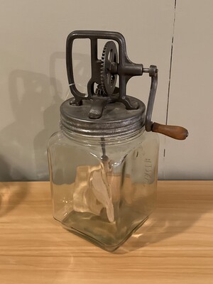 Hand-crank butter churn