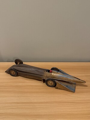 Elongated sculptural object with streamlined