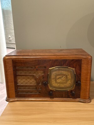 Vintage tabletop radio from the mid