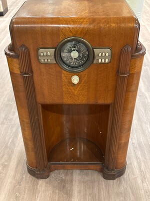 Vintage wooden tabletop radio with gently curved cabinet and warm