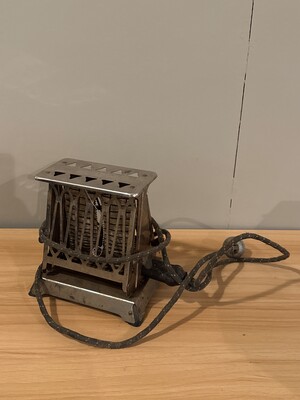 Vintage electric toaster in chromed and enameled metal