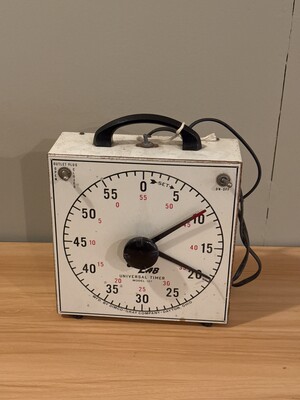 Analog kitchen timer with a round dial face and bold numerals