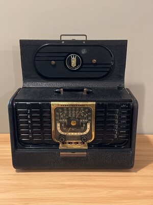 Zenith Trans-Oceanic Portable Shortwave Radio