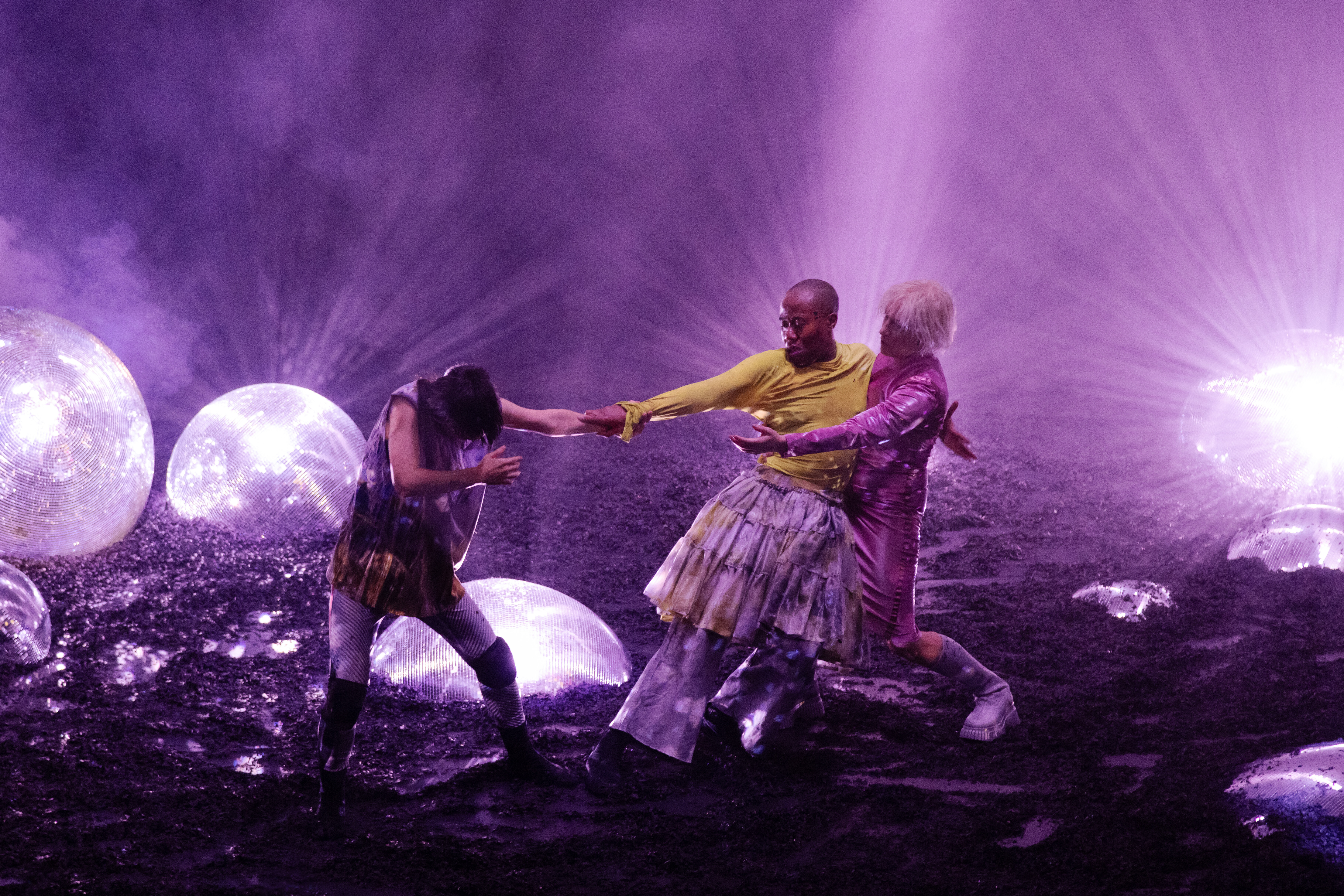 Meg Stuart with Omagbitse Omabemi and Mieko Suzuki in GLITCH WITCH. Photo by Laura Van Severen.