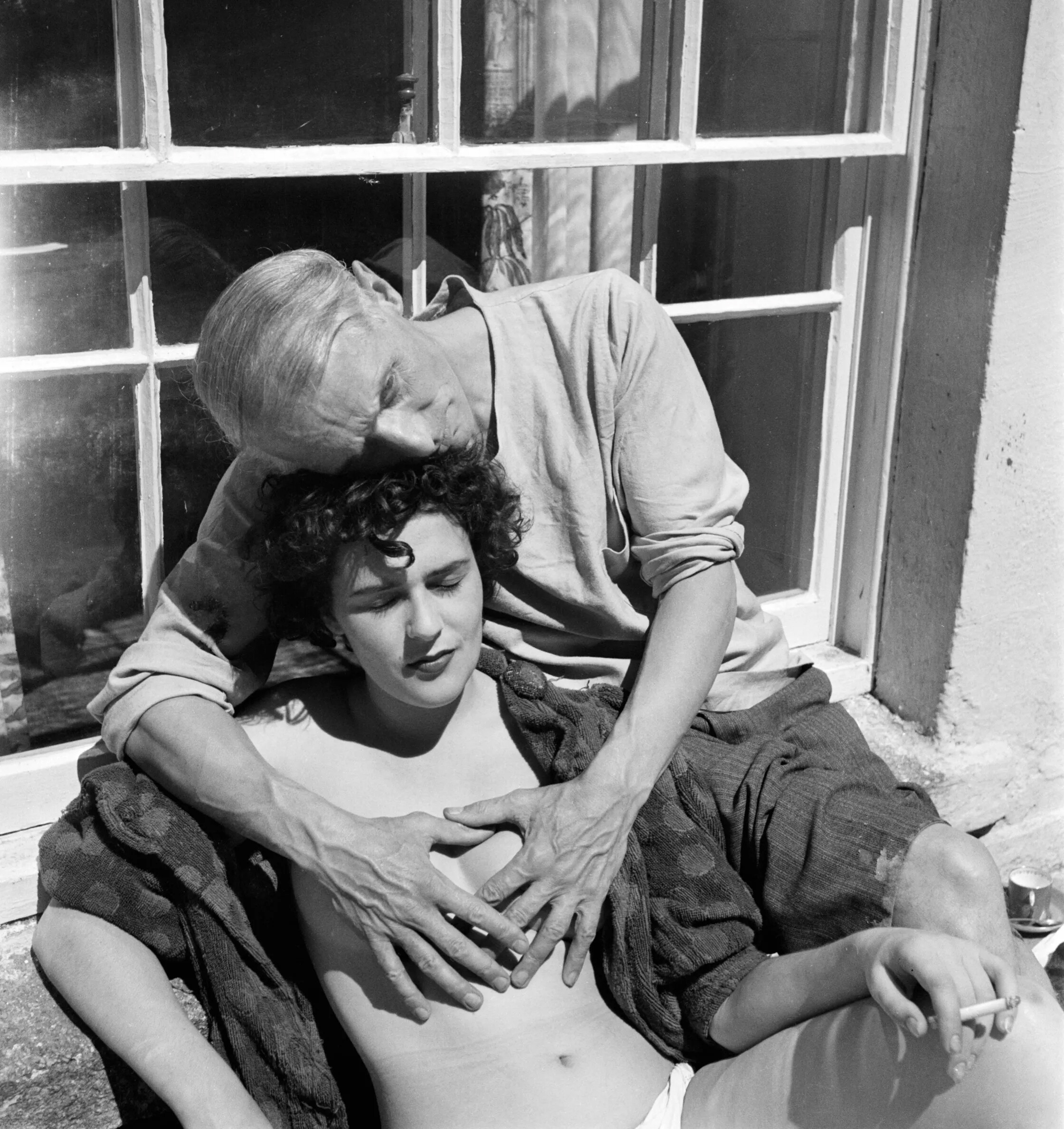 Carrington and Ernst, photographed by Lee Miller